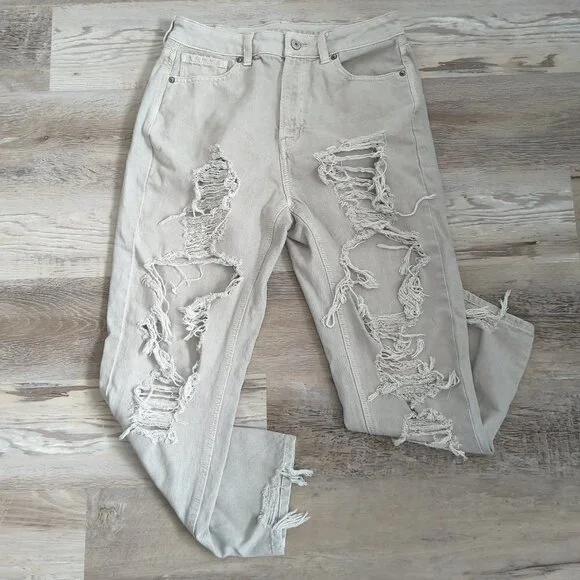 American Eagle Ripped  Mom Jean - Picture 5 of 7